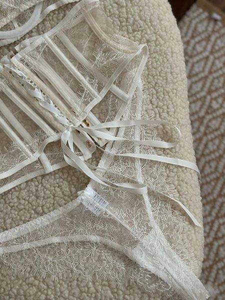 Романтична білизна   in White color &mdash; product photo, SKU 109-DO4101
